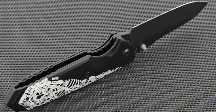 Нож Hogue EX-02 Spear Point Thumb Stud 3,375" Skulls & Bones Black 34279BKS