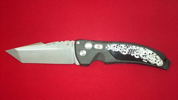 Нож Hogue EX-03 Tanto 4" Stonewash Skulls & Bones Black 34340BKS