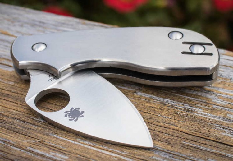 Нож Spyderco Squeak Titanium 154TIP