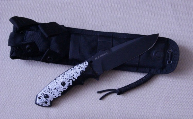 Нож Hogue EX-F01 5.5" Skulls & Bones Black 35179BKSR