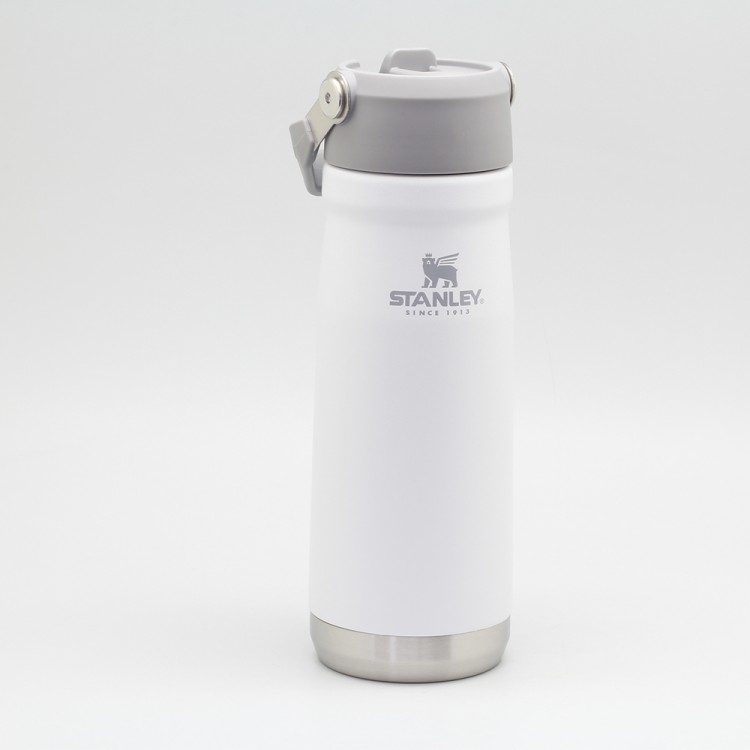 Термобутылка Stanley Classic Flip Straw 0,65L Белая