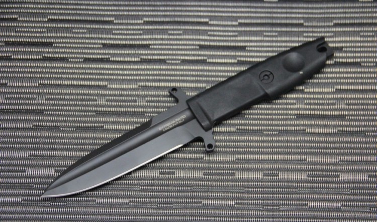 Нож Extrema Ratio Defender 2 DG Black Blade