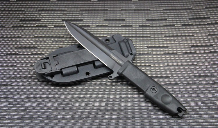 Нож Extrema Ratio Defender 2 DG Black Blade